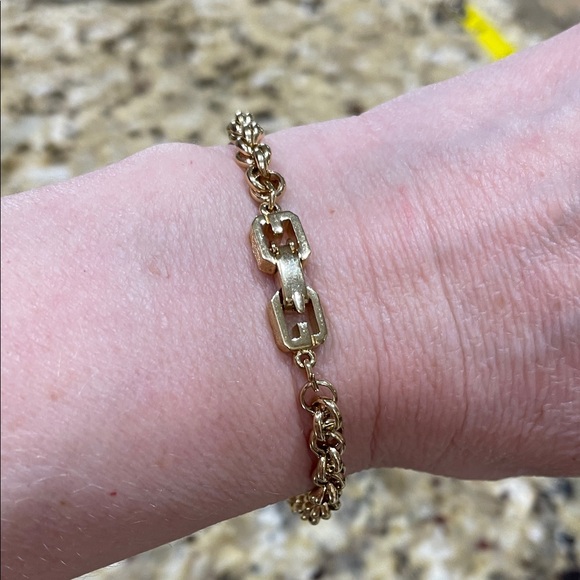 Givenchy Gold Chunky Rope Bracelet - Picture 5 of 6